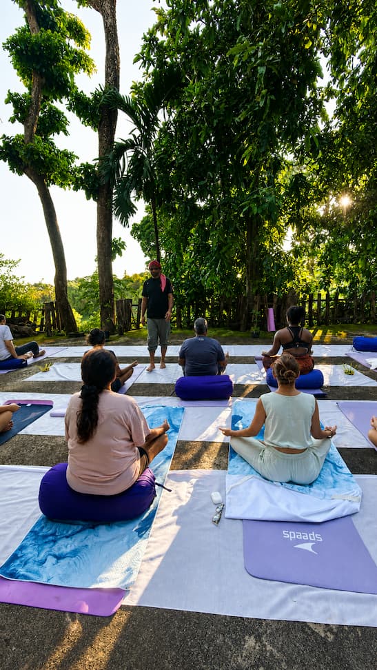 Mindful Outdoor Practice During a Yoga Retreat